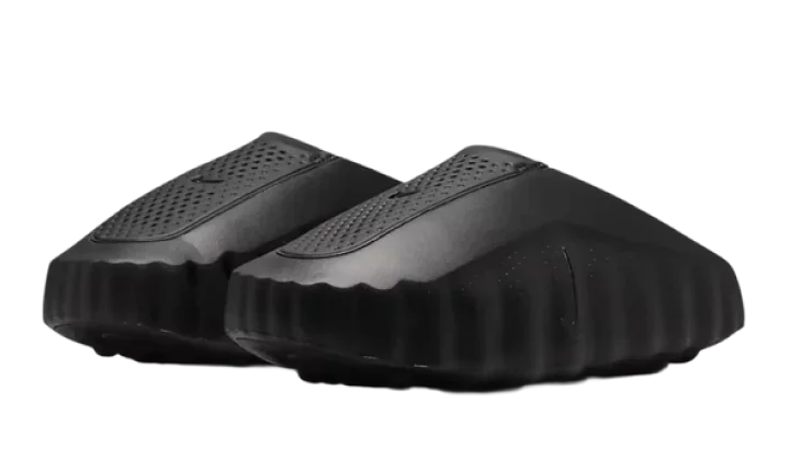 Nike Mind 001 Slide Triple Black – żebrowane boki i tonalne logo