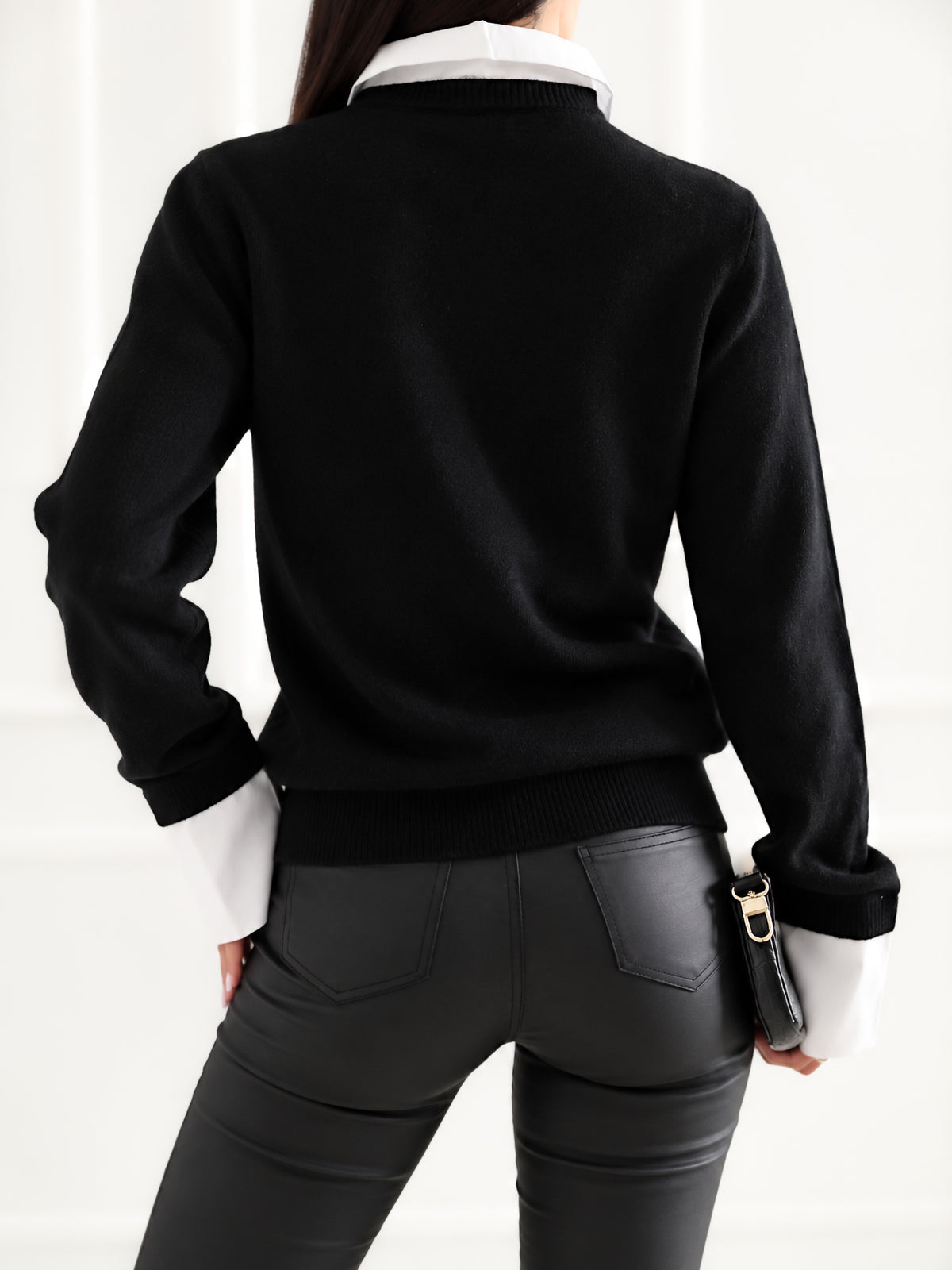 Czarny sweter damski 2w1 z kołnierzykiem polo – stylizacja na modelce, zdjęcie 5